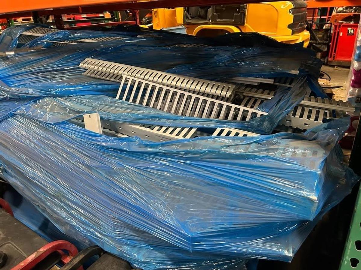 Used PANDUIT 310PVC WIRE DUCT MULTIPLE SIZES PVC WIRING DUCT INDUSTRIAL BULK LOT