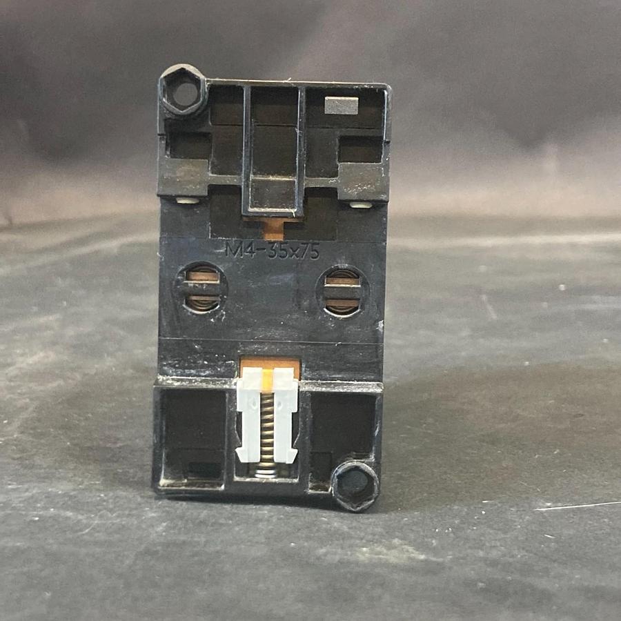 Used SIEMENS 3TB42-12-0A 24V 50/60HZ CONTACTOR ($13 OBO)
