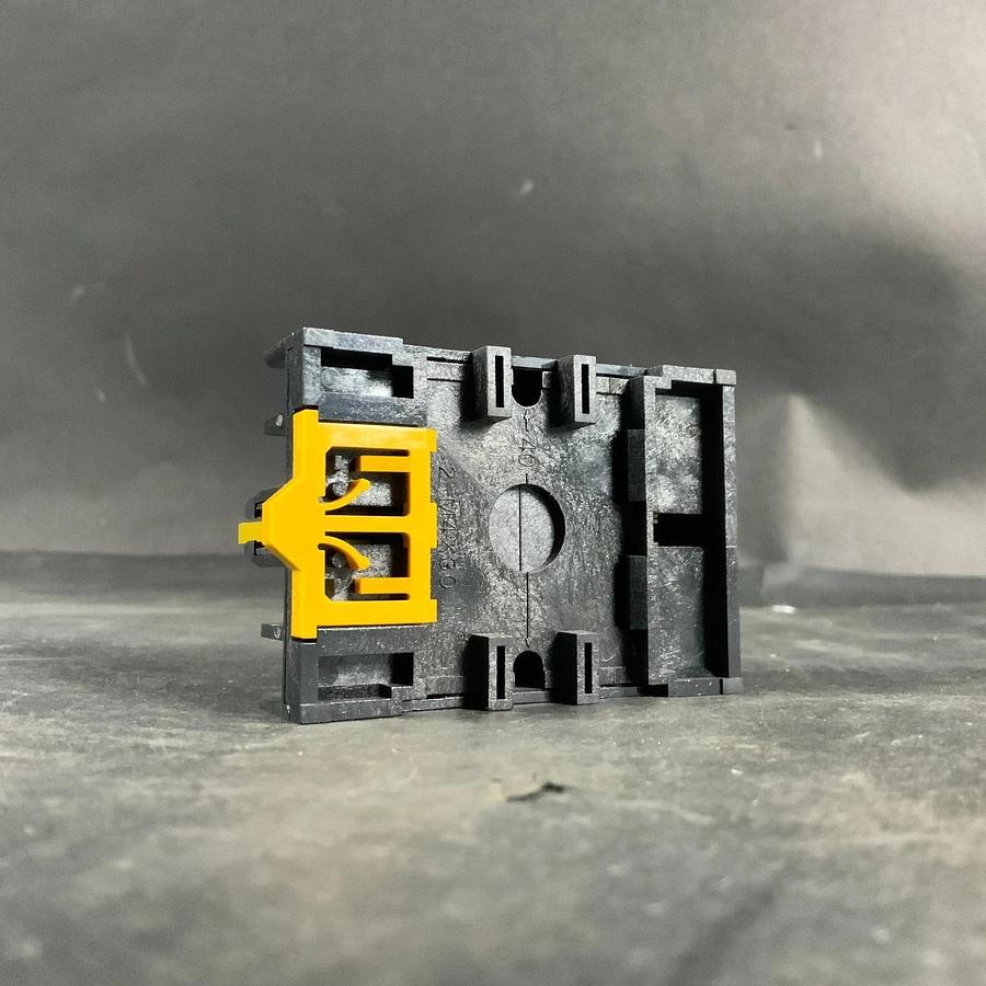 Used OMRON P2CF-11-600 RELAY SOCKET BASE ($8 OBO)