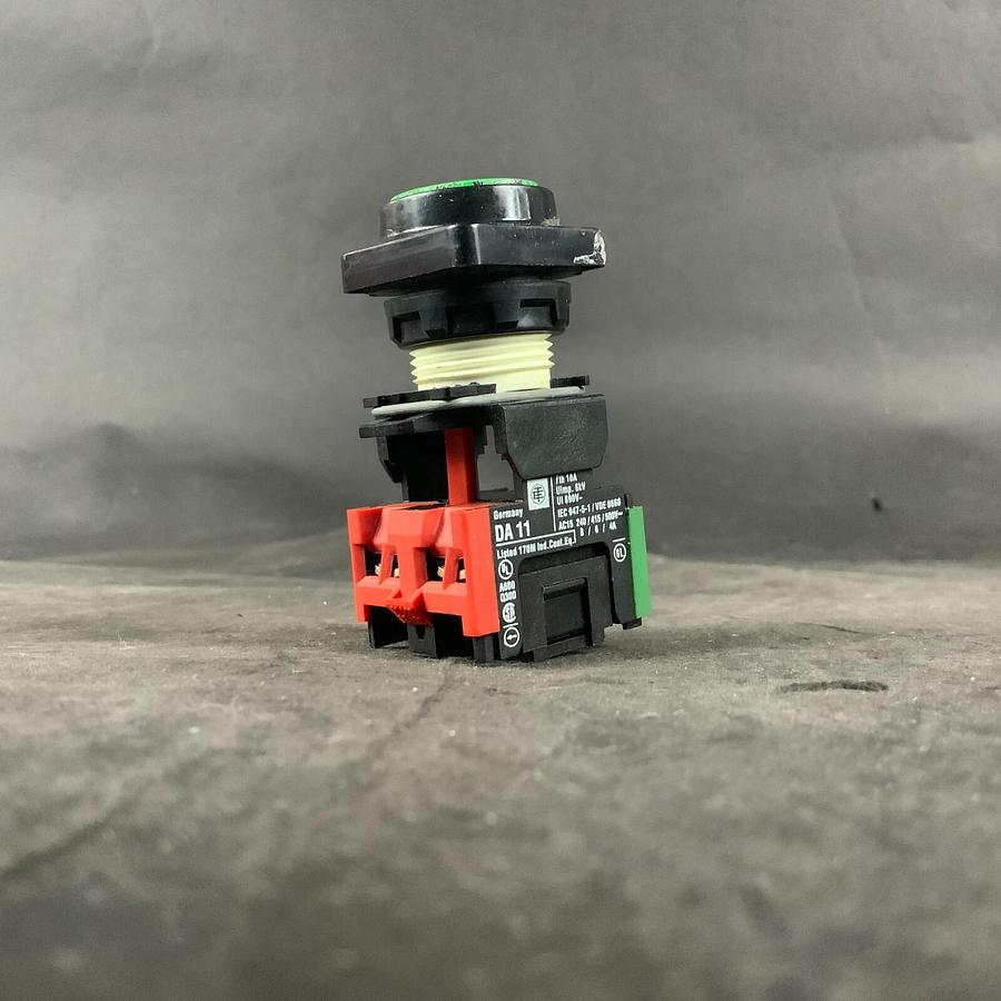 Used SCHNEIDER ELECTRIC DA11 CONTACT BLOCK ($8 OBO)