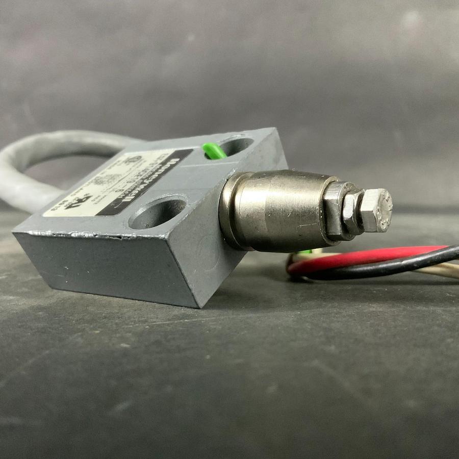 Used HONEYWELL 914CE19-6 MICRO SWITCH ($30 OBO)