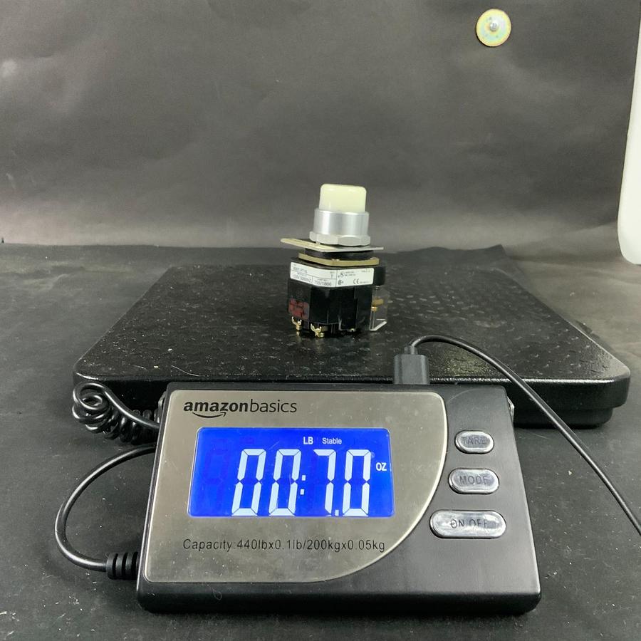 Used ALLEN BRADLEY 800T-PT16 WHITE PUSHBUTTON ($30 OBO)
