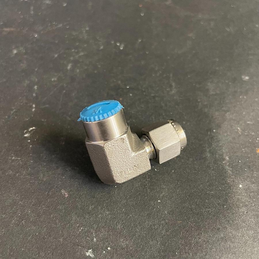 Used BRENNAN 316SS KHDA 1/8 IN ELBOW 90 DEGREE STAINLESS STEEL HYDRAULIC TUBE FITTING