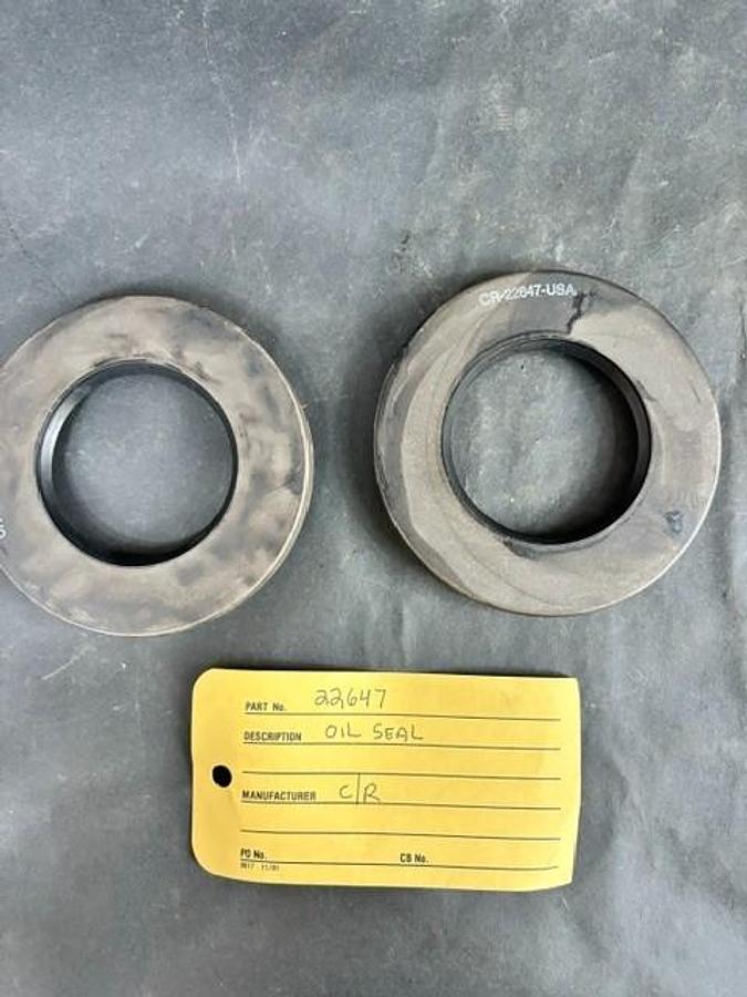 Used CHICAGO RAWHIDE 22647 OIL SEALS - GROUP OF 2