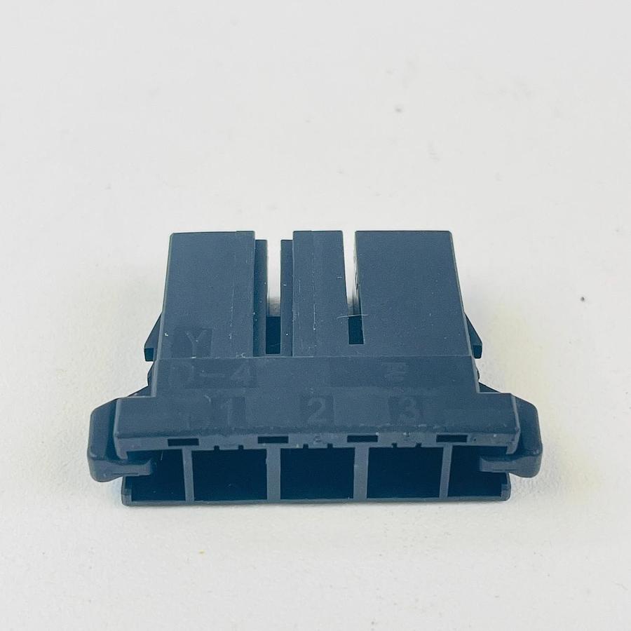 Used TE CONNECTIVITY AMP 2-1747276-3 D-4 Y 3-POS RECEPTACLE HOUSING ELECTRICAL 2-PCS