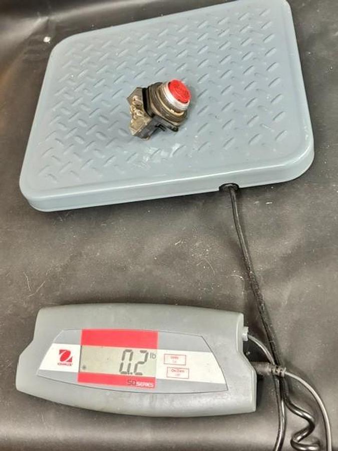 Used ALLEN BRADLEY 800T-B6 SERIES A RED PUSHBUTTON