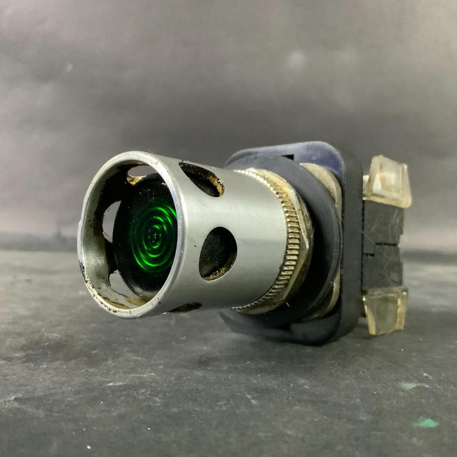 Used ALLEN BRADLEY 800T-QA10G GREEN PUSHBUTTON ($30 OBO)