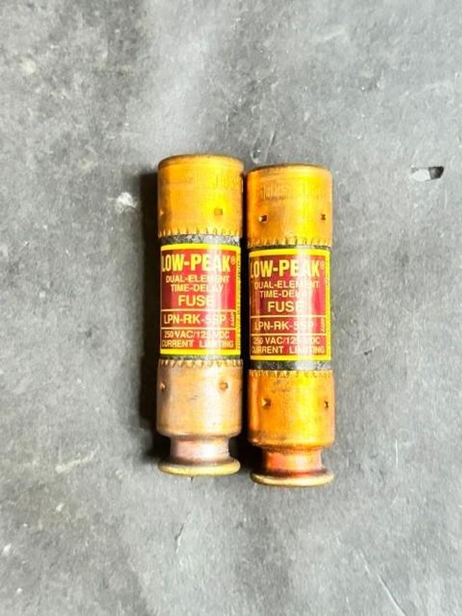 Used BUSSMANN LOW-PEAK LPN-RK-5SP FUSE - GROUP OF 2