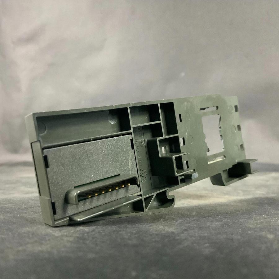 Used SIEMENS SIMATIC S7 6ES7 193-4JA00-0AA0 TERMINATION MODULE ($13 OBO)