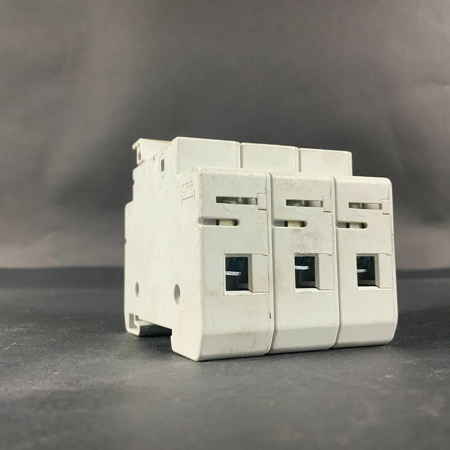 Used BUSSMANN CHM FUSE HOLDER ($15 OBO)