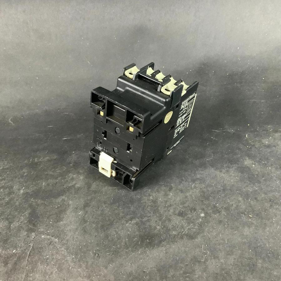 Used MOELLER DIL R31 110V CONTACTOR ($20 OBO)