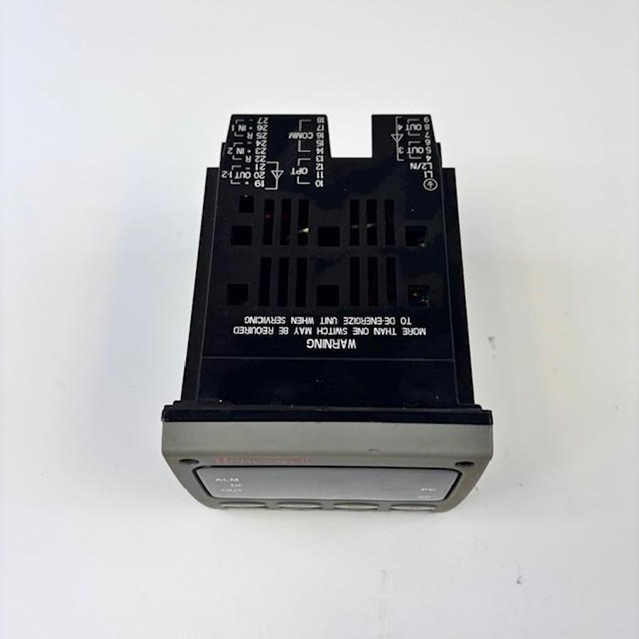 Used HONEYWELL DC3200-CE-000R-200-00000-E0-0 DIGITAL CONTROLLER