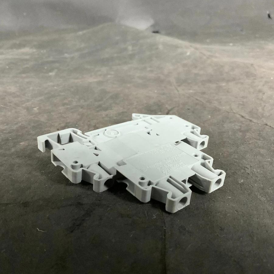 Used PHOENIX CONTACT TYPE UTTB 2.5 TERMINAL BLOCK ($2 OBO)