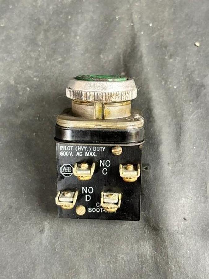 Used ALLEN BRADLEY 800T-A1A GREEN PUSHBUTTON