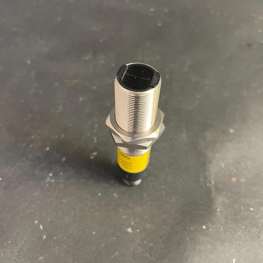 Used BANNER ENGINEERING M18SP6FF100Q EZ-BEAM PHOTOELECTRIC SENSOR INDUSTRIAL OEM