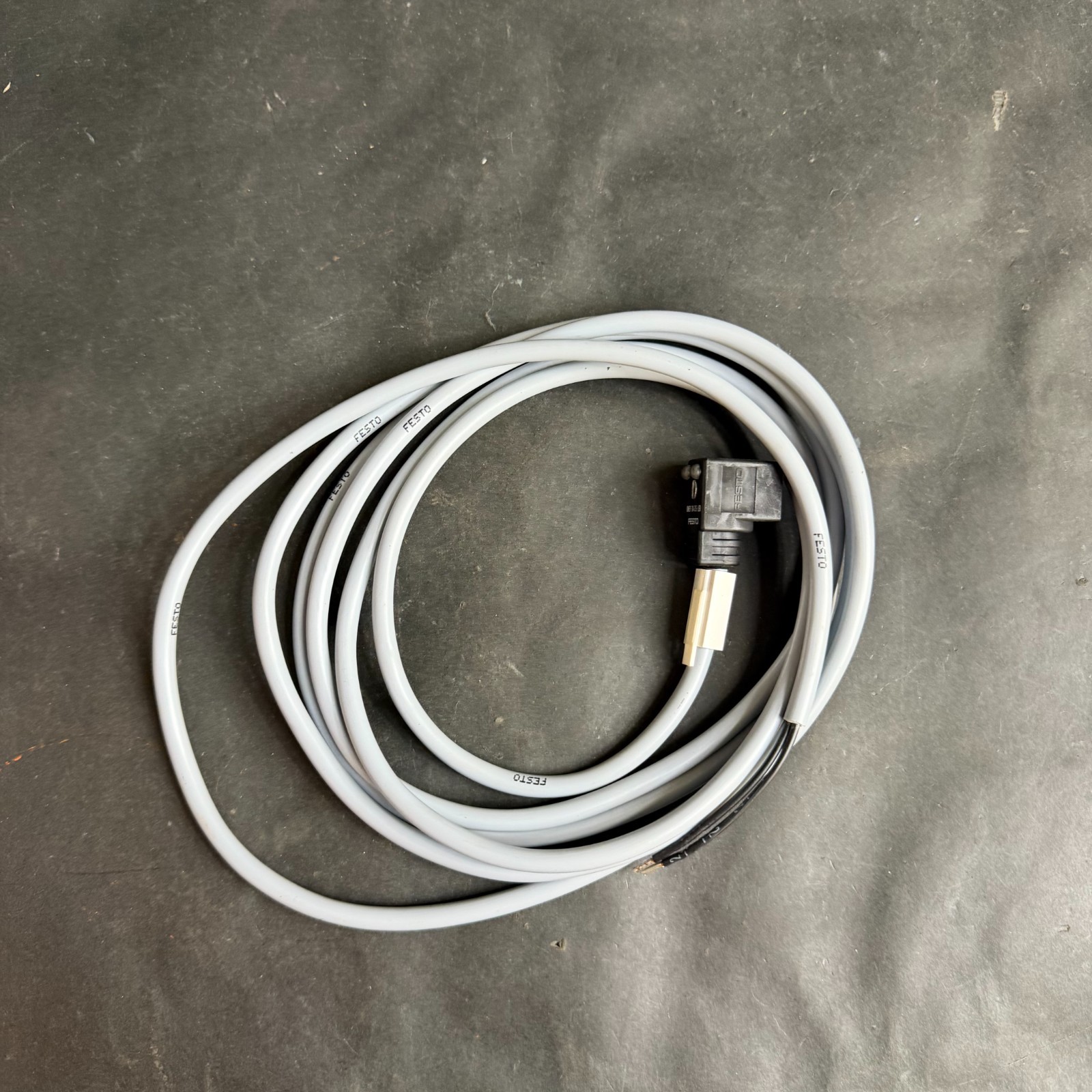 Used FESTO KME-1-24-2.5-LED PLUG CONNECTOR ($30 OBO)