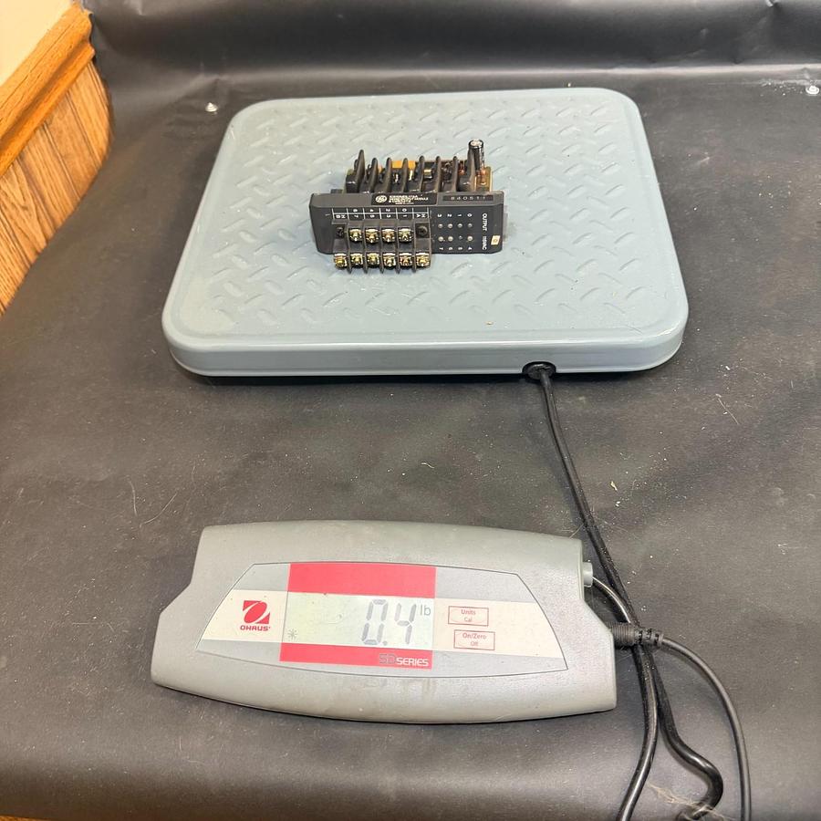 Used GENERAL ELECTRIC IC610MDL175A OUTPUT MODULE