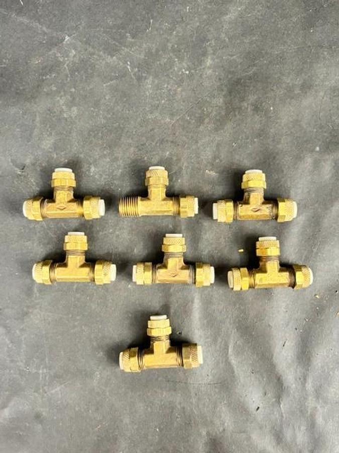 Used TOMPKINS INDUSTRIES 264-P06 HYDRAULIC FITTING - GROUP OF 7