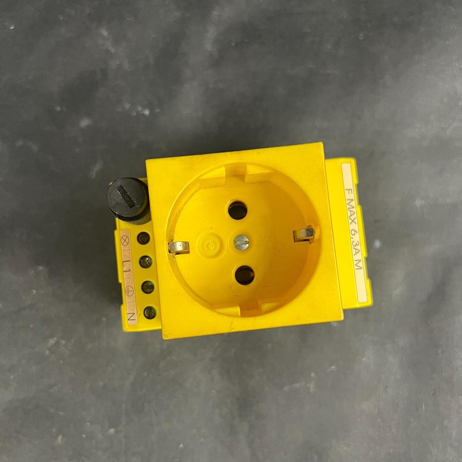 Used PHOENIX CONTACT EMG 45-SD-D/LA/SI YE CONNECTOR ($30 OBO)