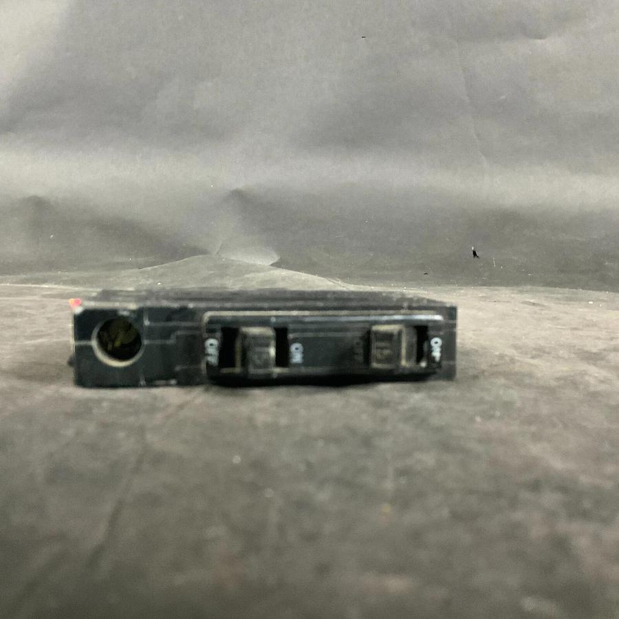 Used SQUARE D QOT1515 CIRCUIT BREAKER ($10 OBO)