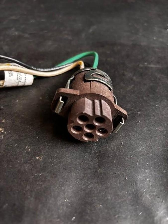 Used SENTINEL 1D3 LIGHTING CONNECTOR ($14 OBO)
