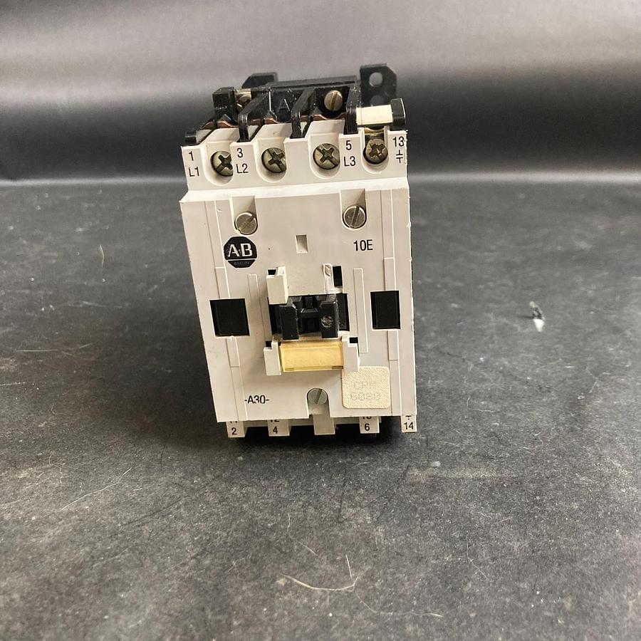 Used ALLEN BRADLEY 100-A30 SERIES B CONTACTOR ($20 OBO)