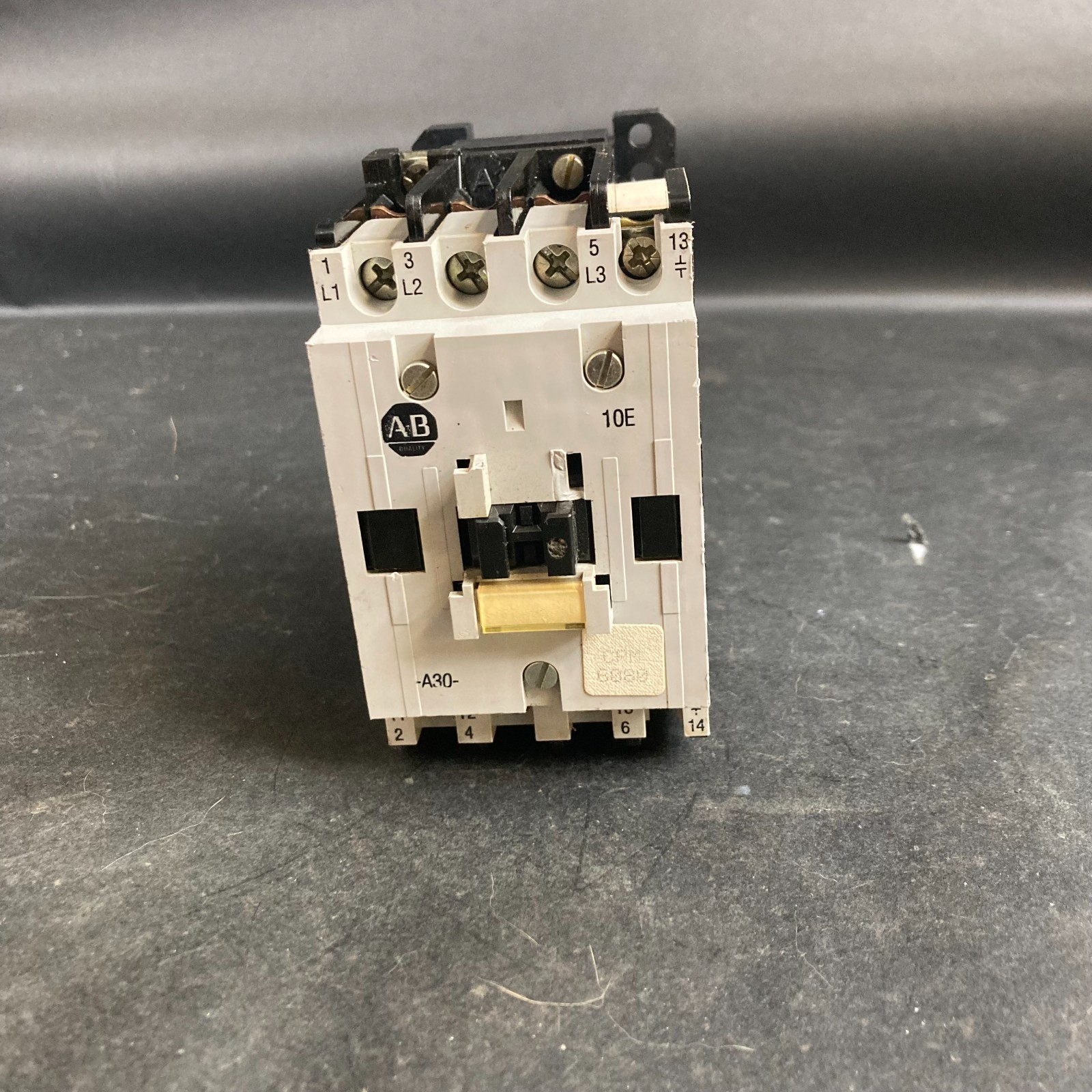 Used ALLEN BRADLEY 100-A30 SERIES B CONTACTOR ($20 OBO)