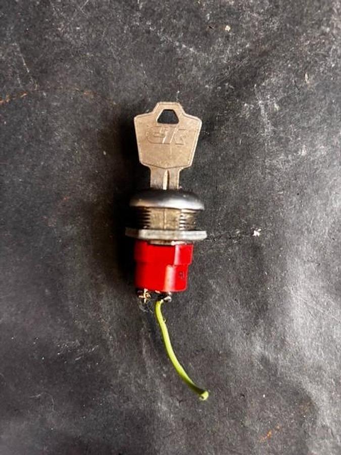 Used C&K 121 Y SERIES KEY SWITCH ($8 OBO)