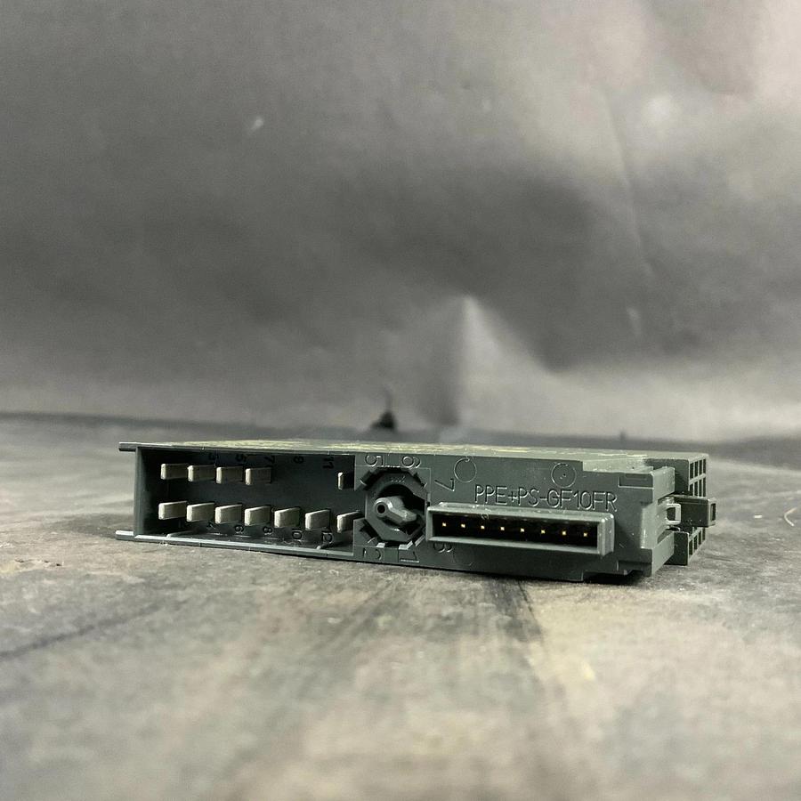 Used SIEMENS 6ES7 132-4BD00-0AA0 SIMATIC S7 OUTPUT MODULE ($10 OBO)