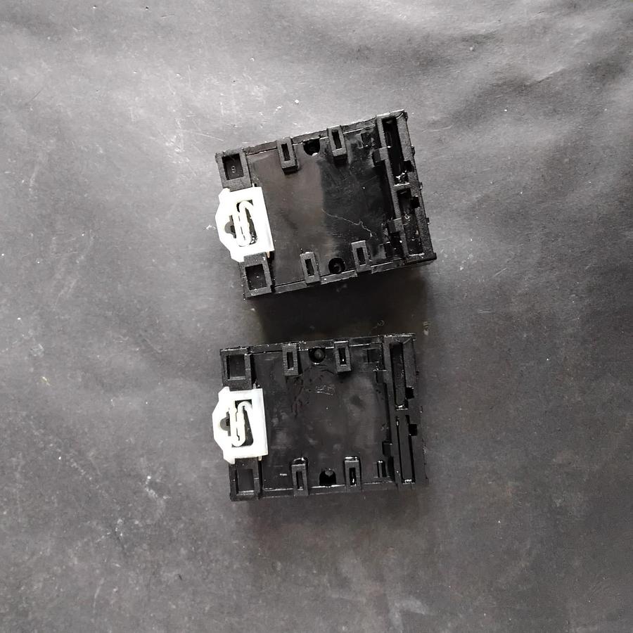 Used CUSTOM CONNECTOR OT08-PC RELAY SOCKET- GROUP OF 2 ($8 OBO)