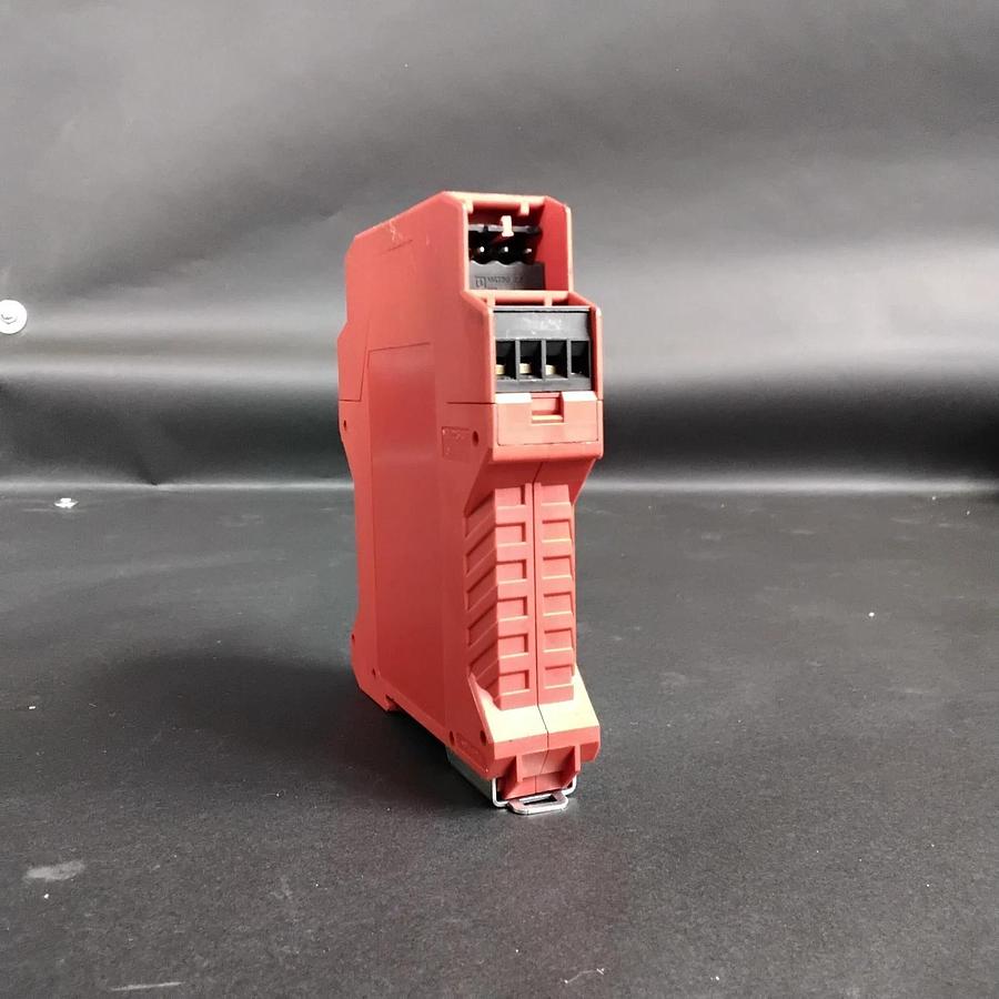 Used ALLEN BRADLEY 440R-N23132 SERIES C SAFETY RELAY ($35 OBO)
