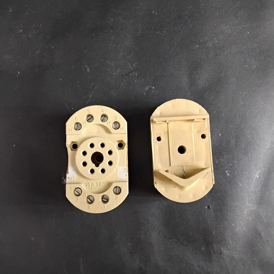 Used SCHRACK 10A 380V RELAY SOCKET 8-PIN -LOT OF 2 ($12 OBO)