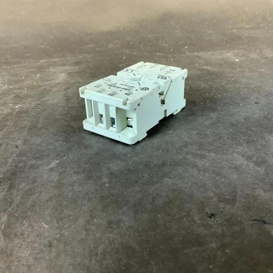 Used ALLEN BRADLEY 700-HN100 C RELAY SOCKET ($7 OBO)