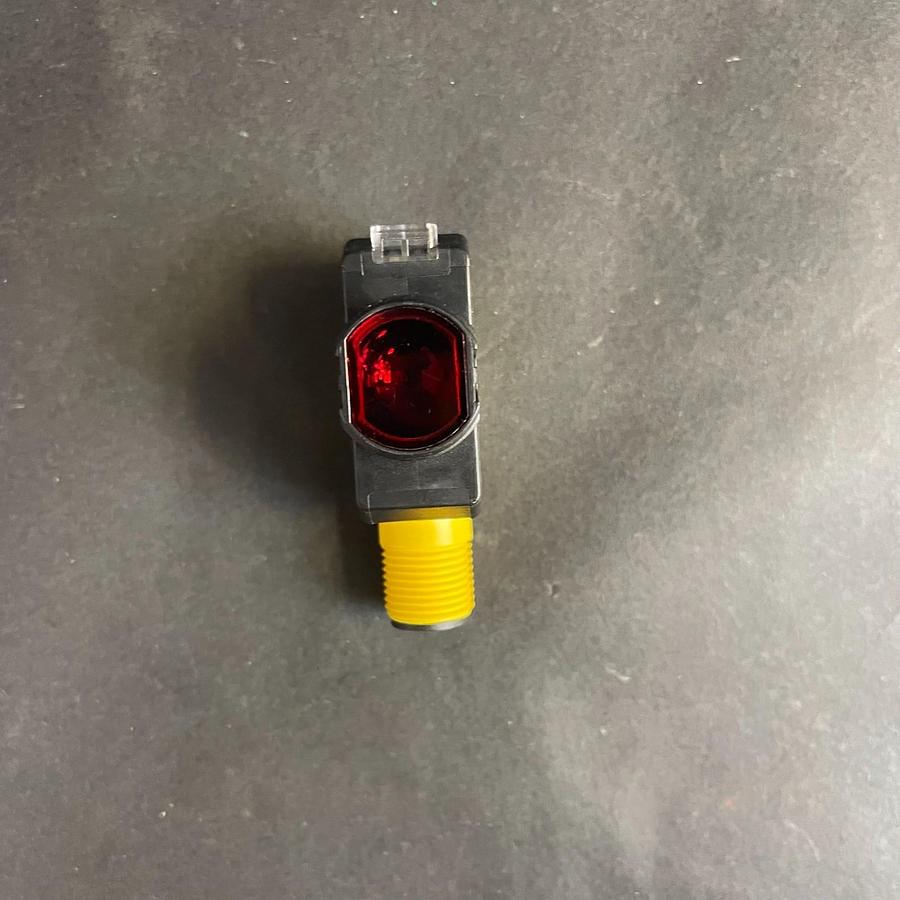 Used BANNER ENGINEERING QS186EQ8 PHOTOELECTRIC SENSOR 10-30VDC INDUSTRIAL AUTOMATION