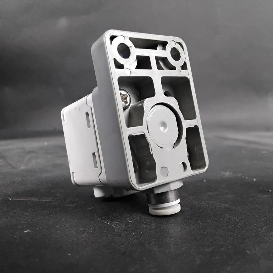 Used SMC ZSE40AF-C6-T PRESSURE SWITCH ($40 OBO)