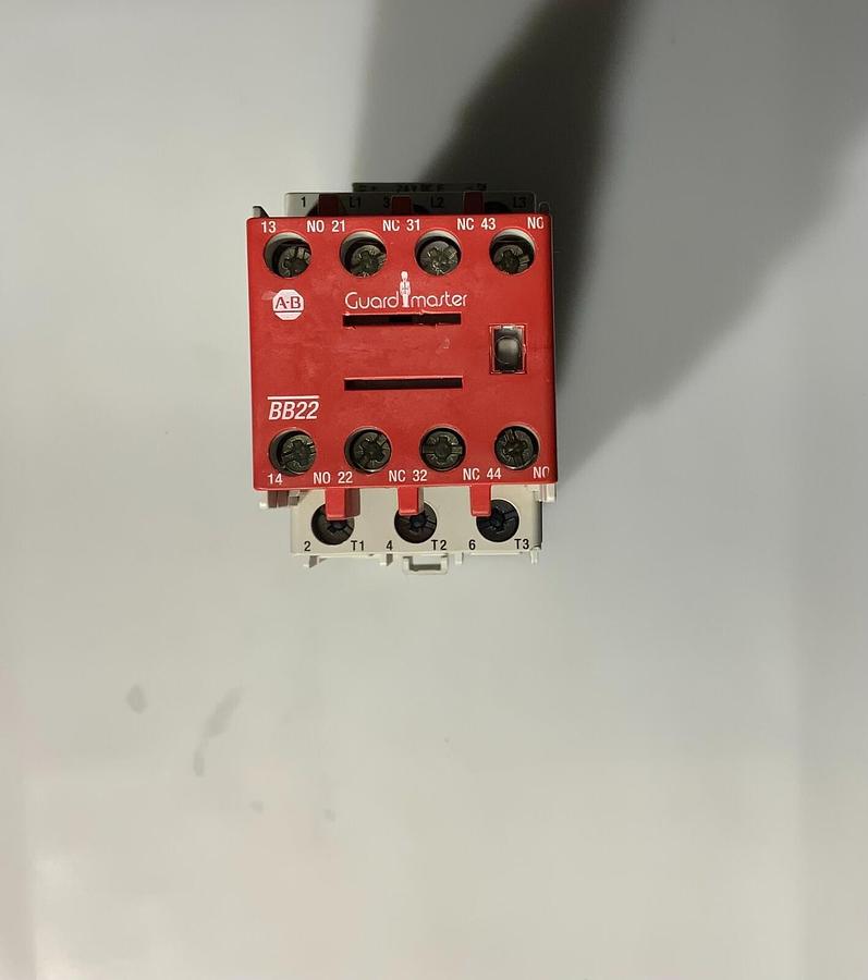 Used ALLEN BRADLEY 100-C30E00