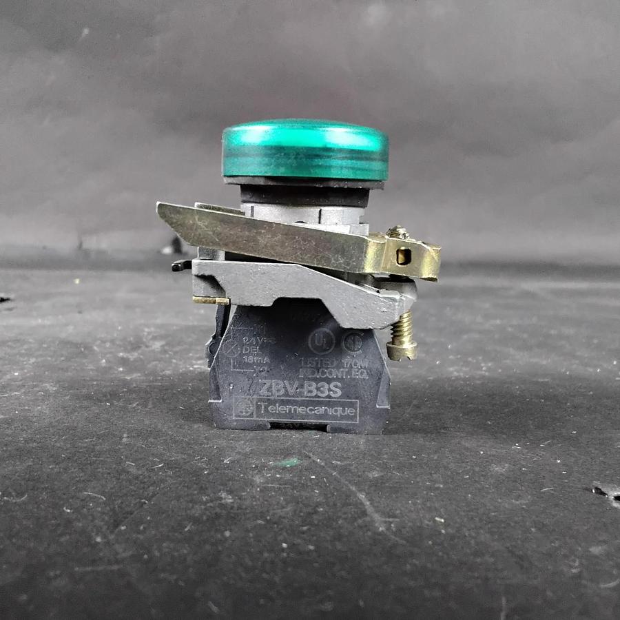 Used TELEMECANIQUE ZBV-B3S GREEN PUSHBUTTON ($15 OBO)