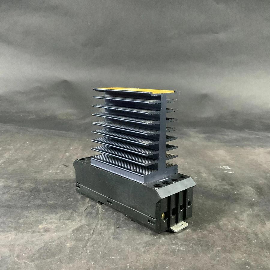 CARLO GAVAZZI RN1A48A30 CONTACTOR ($35 OBO)