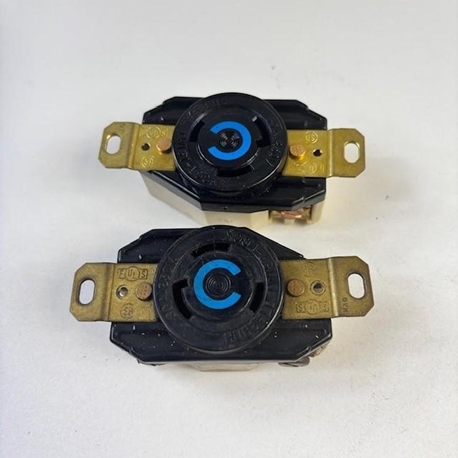 Used HUBBELL HBL2620A 30A RECEPTACLE PLUGS SET OF 2