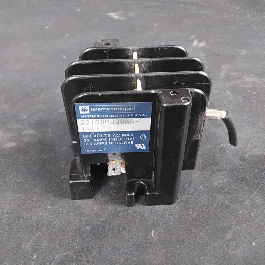 Used TELEMECANIQUE 2210DP-J30AA CONTACTOR ($40 OBO)