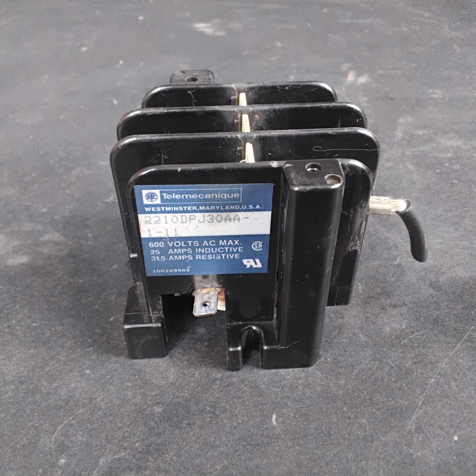 Used TELEMECANIQUE 2210DP-J30AA CONTACTOR ($40 OBO)