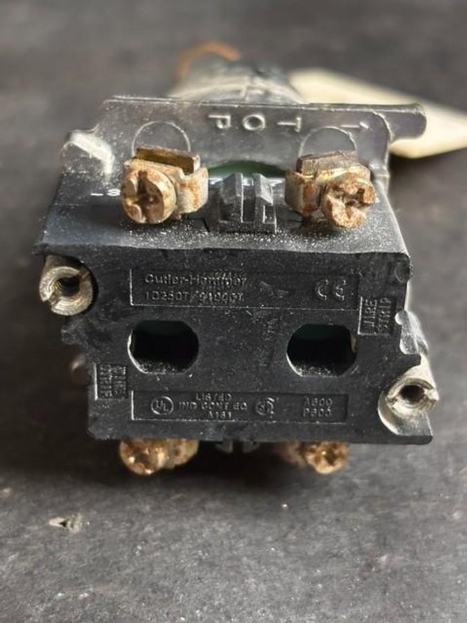Used CUTLER-HAMMER 10250T KEYED SELECTOR SWITCH ($17 OBO)