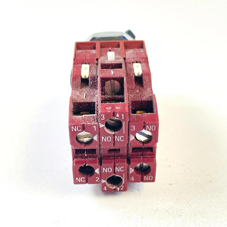 Used SIEMENS 3SB03-2MKB 2-POS SELECTOR SWITCH "OFF-ON" 22MM 2NC 2NO 3SB1400-0A/0B/0C