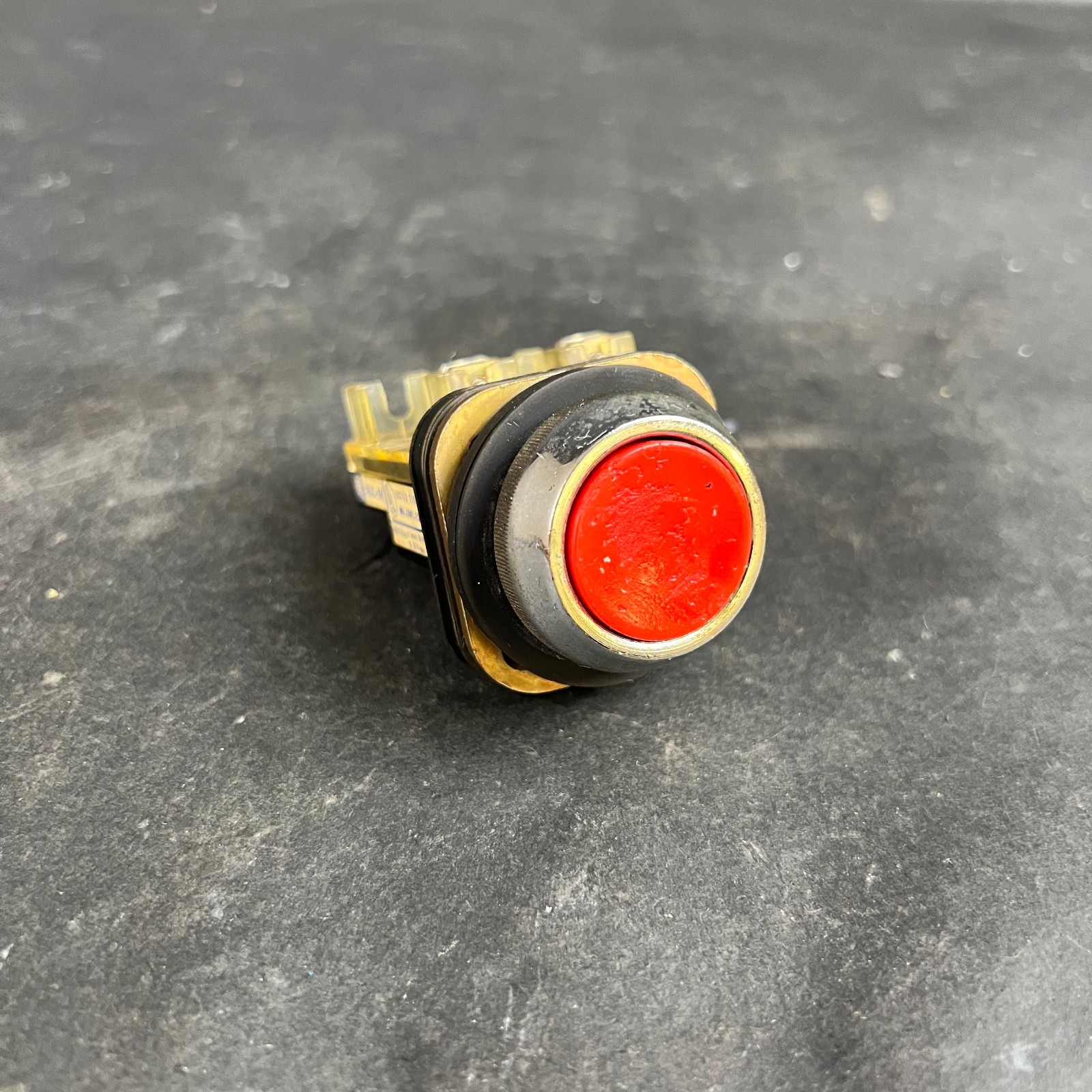 Used TELEMECANIQUE XB2-M RED PUSHBUTTON ($13 OBO)