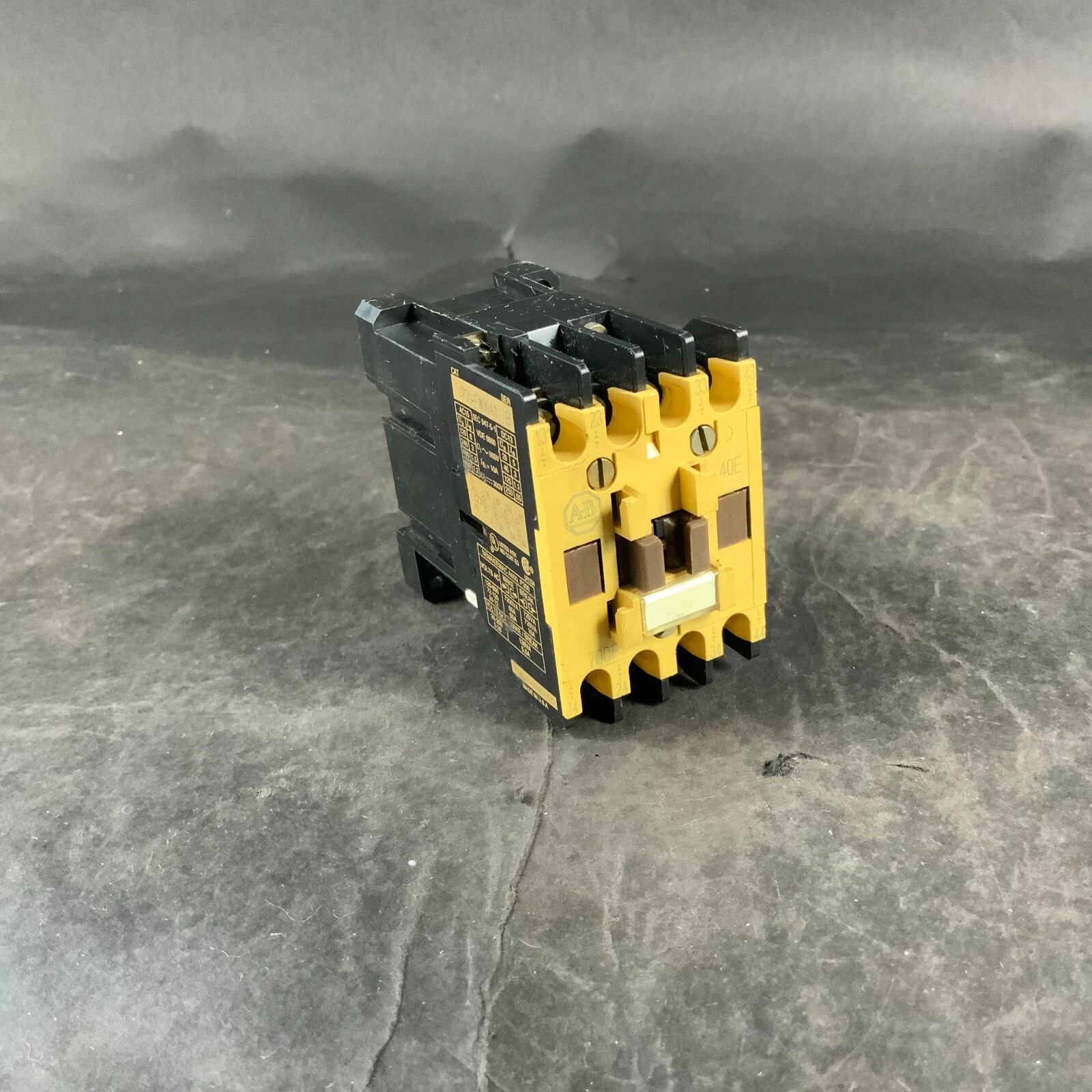 Used ALLEN BRADLEY 700-F400A1 B CONTACTOR 110-120V 50-60HZ ($10 OBO)