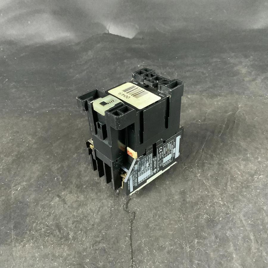 Used ALLEN BRADLEY 100-A09ND3 SERIES B CONTACTOR ($10 OBO)