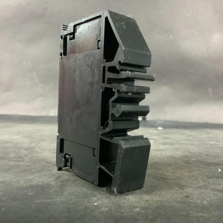 Used ALLEN BRADLEY 1492-WFB10 FUSE TERMINAL BLOCK ($4 OBO)