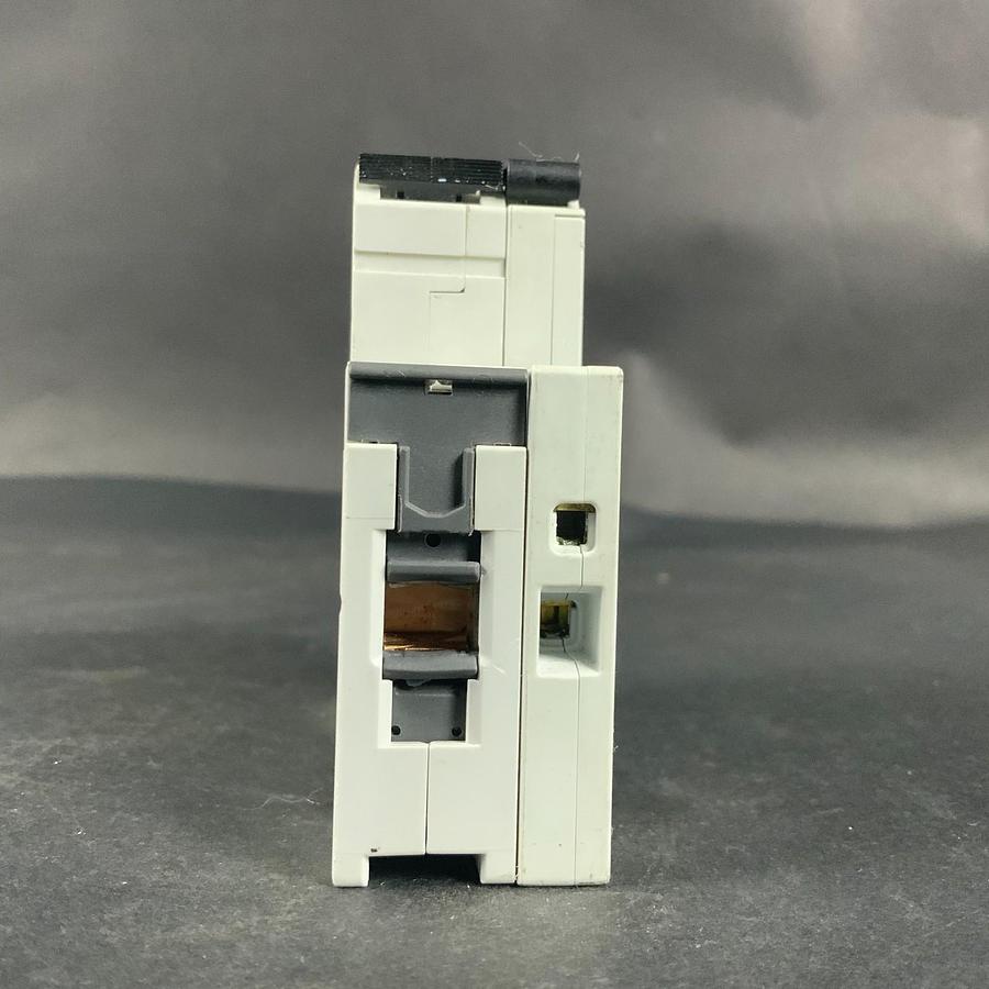 Used SIEMENS 5SY6132-7 CIRCUIT BREAKER ($25 OBO)