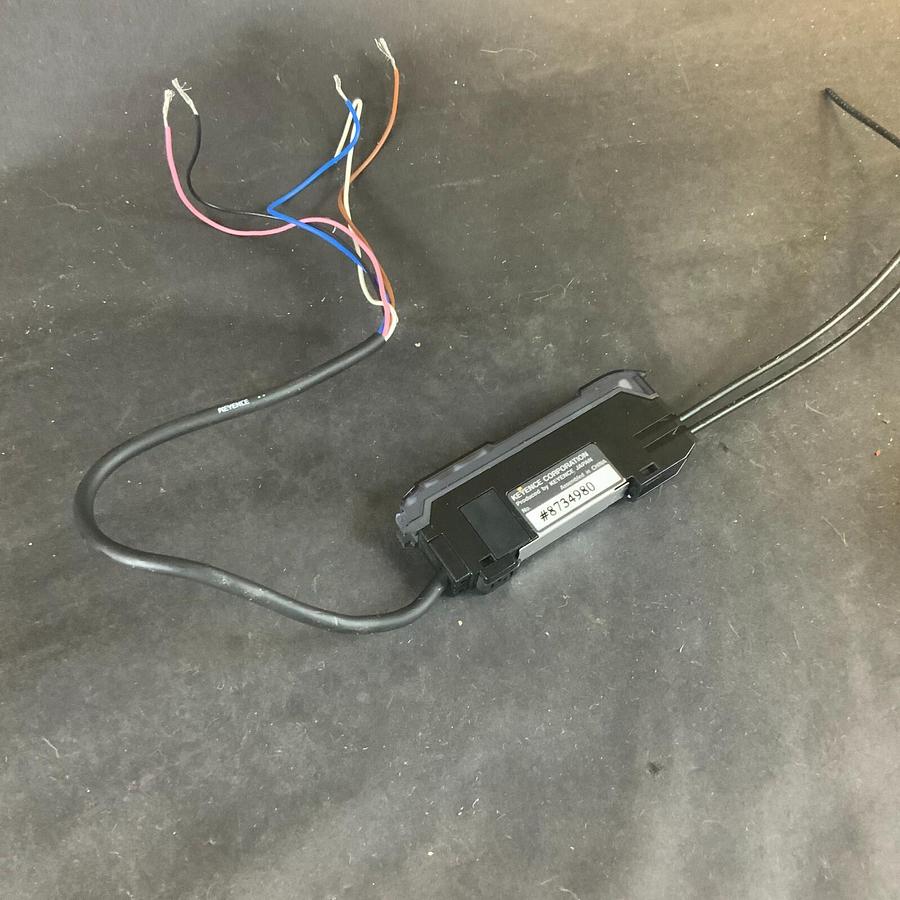 Used KEYENCE FS-V33P FIBER AMPLIFIER ($15 OBO)
