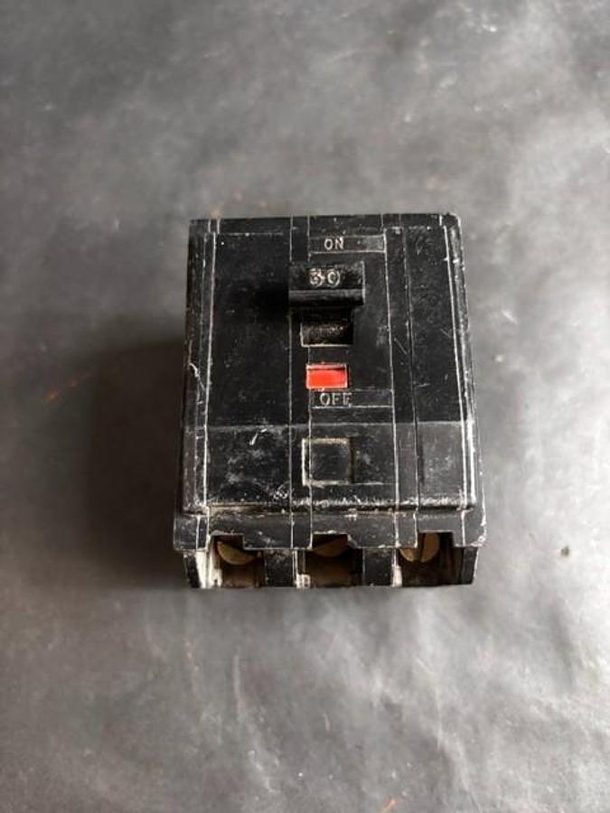 Used SQUARE D QOB330 CIRCUIT BREAKER ($16 OBO)